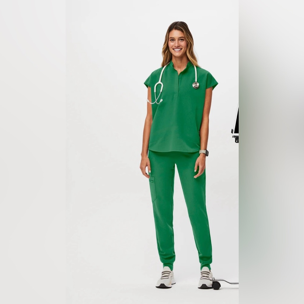 Size xs Rafaela top and size s Zamora joggers in indocyanine